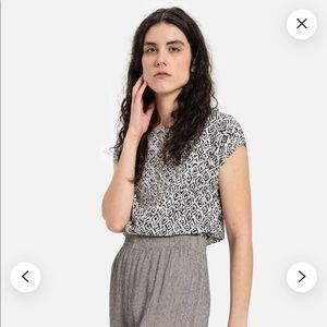 Black and white Vintage 80s short sleeve Ikat blouse M